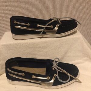 Wmn’s navy suede Sperry boat shoes
